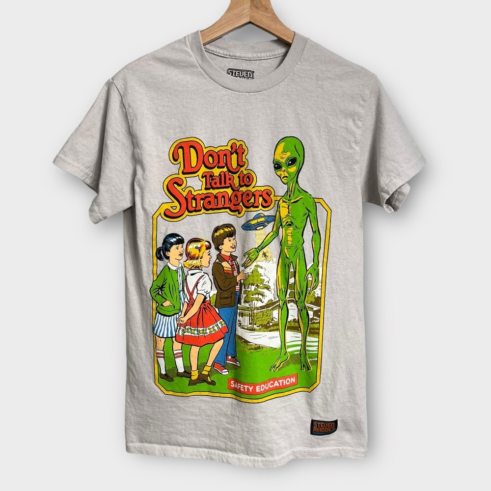 Don't Talk To Strangers Steven Rhodes Graphic Tee Shirt Short Sleeve Gray Small